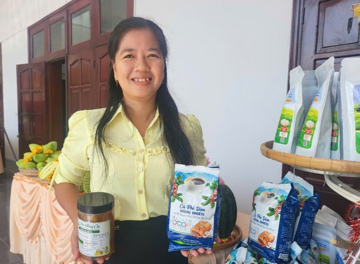 Về kênh xáng Xà No thưởng thức cà phê dừa