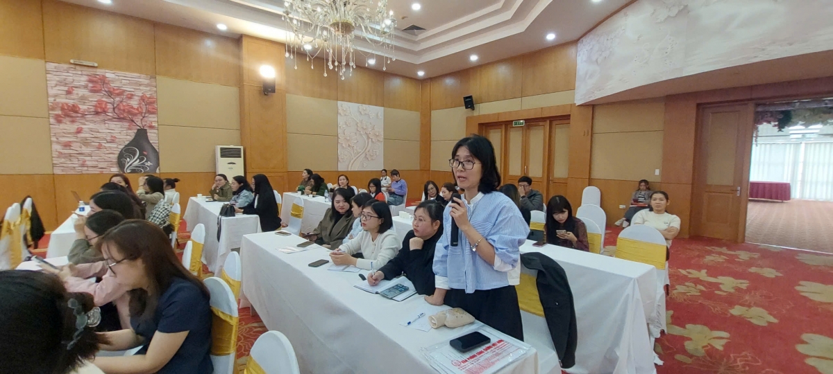 Đại diện doanh nghiệp du lịch nêu ý kiến và chia sẻ kinh nghiệm tại Hội nghị