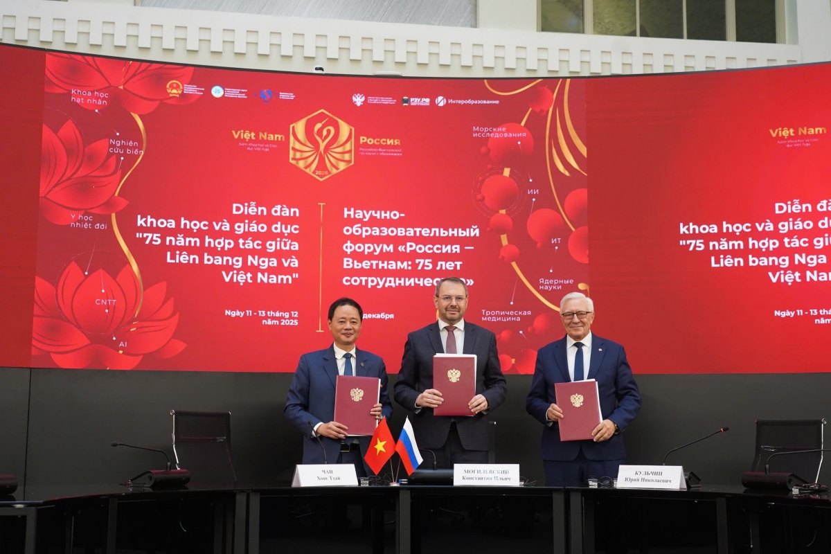 Đại diện Viện Hàn lâm Khoa học - Công nghệ Việt Nam và Viện Hàn lâm Khoa học Nga ký kết thỏa thuận hợp tác trong lĩnh vực biển