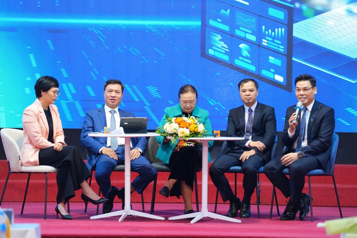 Các chuyên gia thảo luận tại hội thảo