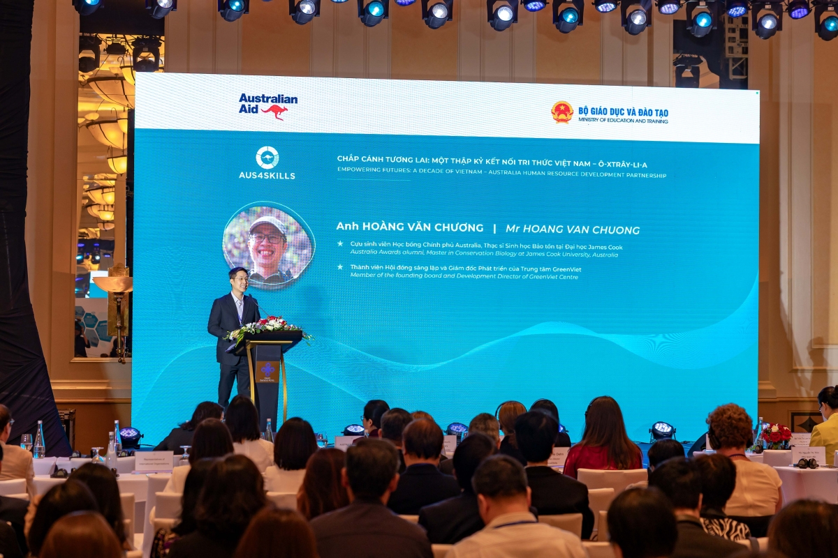 Anh Hoàng Văn Chương, Cựu sinh viên Học bổng Chính phủ Australia, Thạc sĩ Sinh học Bảo tồn tại Đại học James Cook chia sẻ trải nghiệm học tập tại Australia. Ảnh: ĐSQ Australia