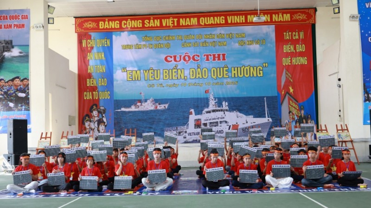 Các em học sinh hào hứng tham gia Cuộc thi