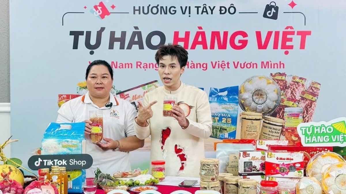 Nhà sáng tạo nội dung Nguyễn Đức Duy (kênh Daily With Zii) dẫn dắt phiên livestream do Ủy ban Trung ương Mặt trận Tổ quốc Việt Nam tổ chức.