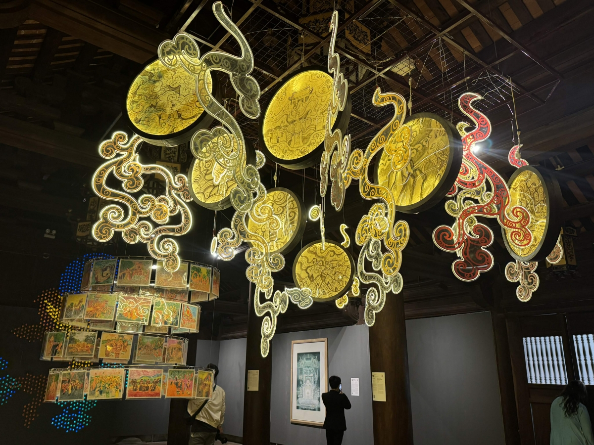 Mỗi tác phẩm là sự kết hợp sáng tạo của nhiều chất liệu phong phú