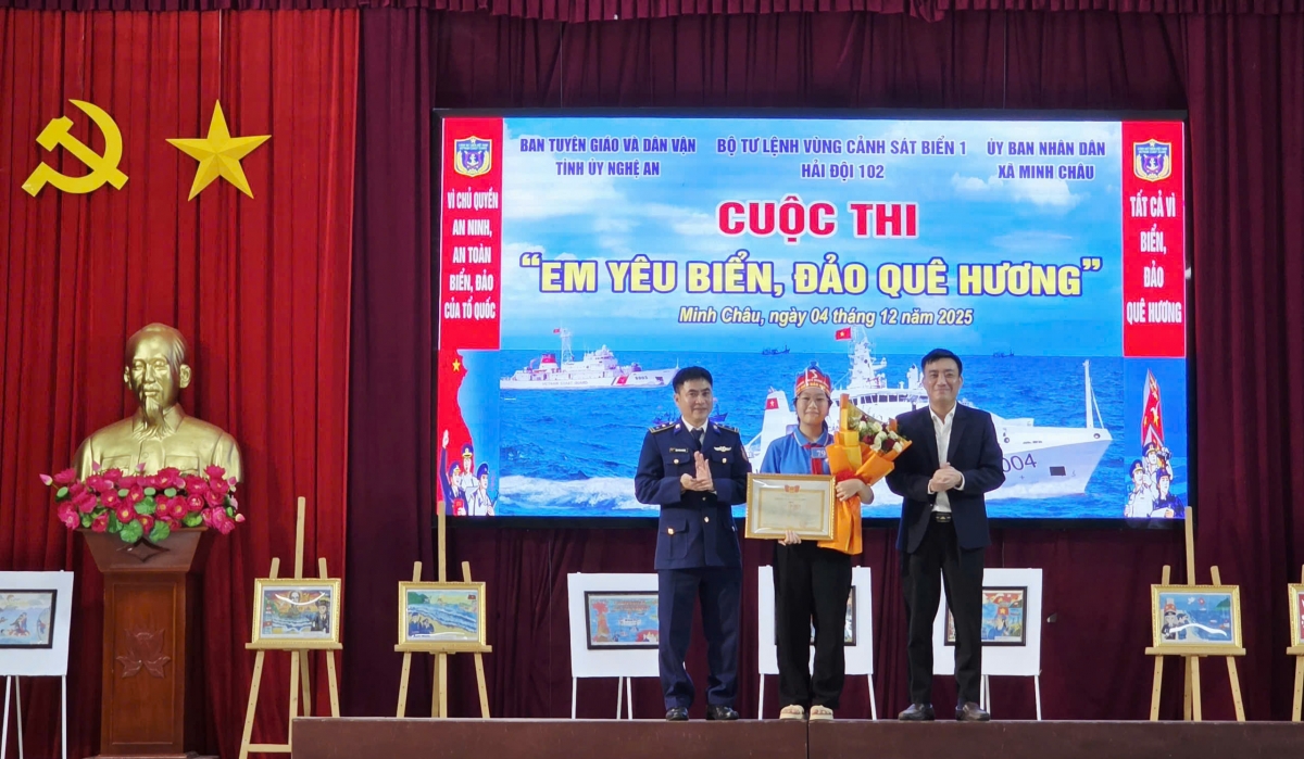 BTC trao giải Cuộc thi