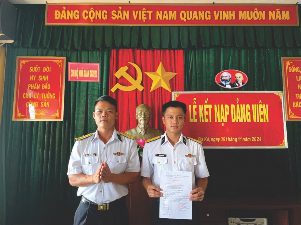 Lễ kết nạp đảng viên tại nhà giàn DK1/20