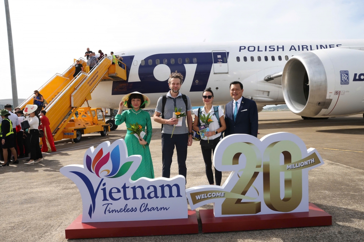 Lễ đón khách du lịch quốc tế thứ 20 triệu đến Việt Nam.