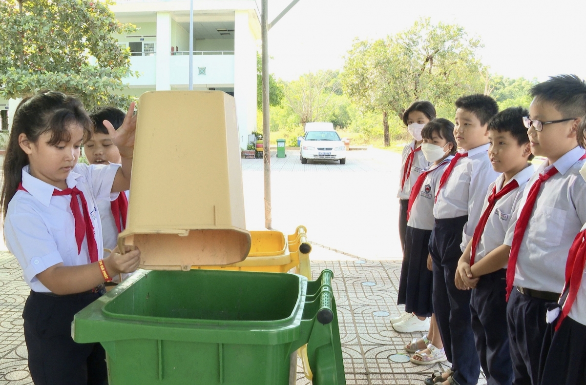 Giáo dục để nâng cao ý thức bảo vệ môi trường trong nhà trường, cộng đồng dân cư