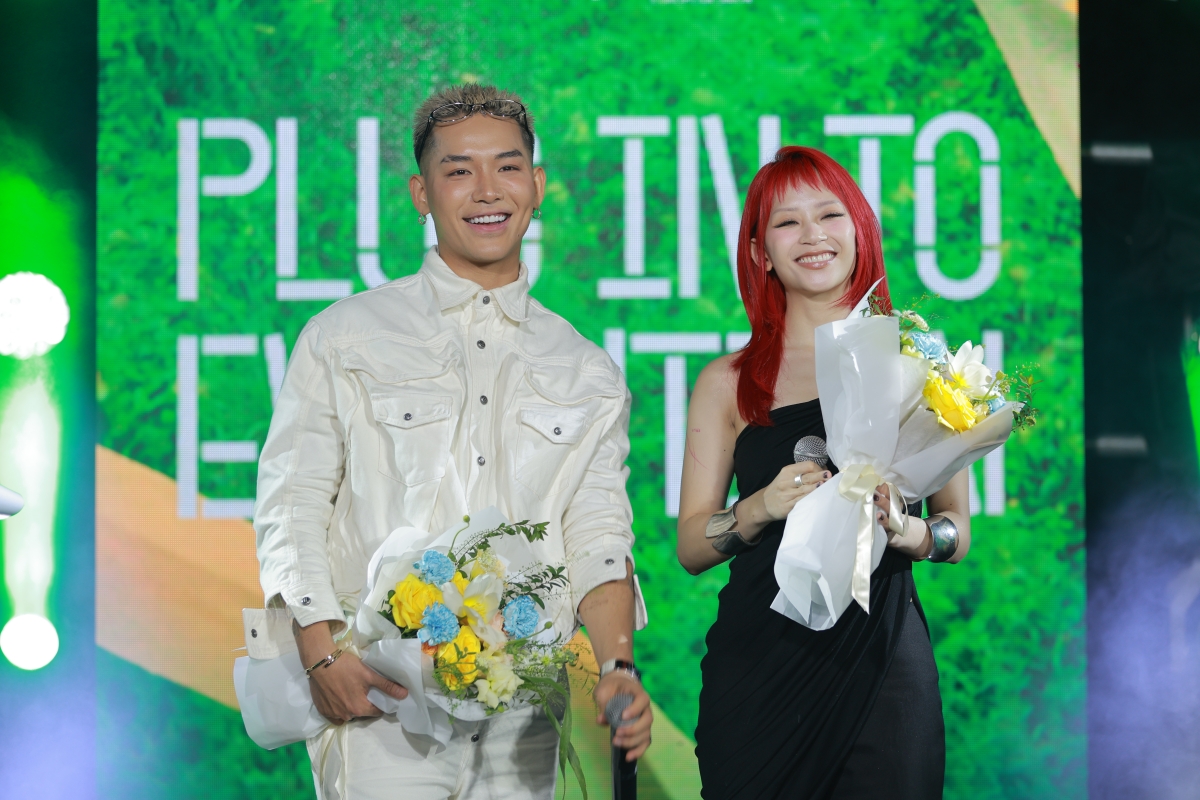 Hai nghệ sĩ WEAN và marzuz hạnh phúc trong sự kiện ra mắt  MV