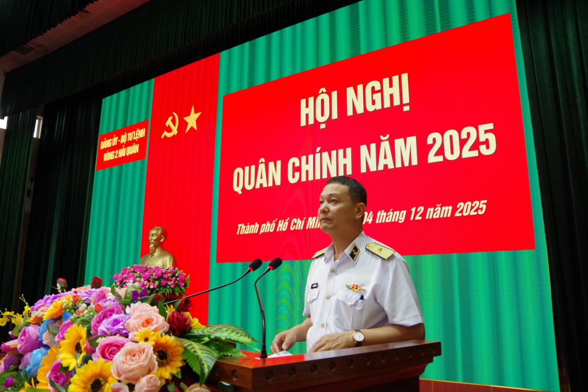 Chuẩn Đô đốc Nguyễn Văn Quán, Phó Bí thư Đảng ủy, Tư lệnh Vùng 2 Hải quân quán triệt dự thảo Nghị quyết của Đảng ủy Quân chủng và ra Nghị quyết lãnh đạo năm 2026