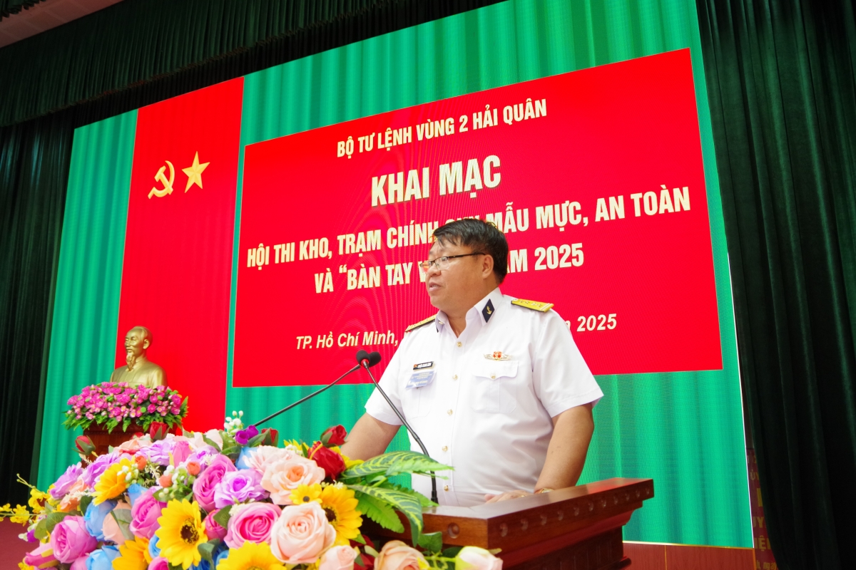 Đại tá Triệu Thanh Tùng, Phó Tư lệnh Vùng 2 Hải quân, phát biểu khai mạc Hội thi;