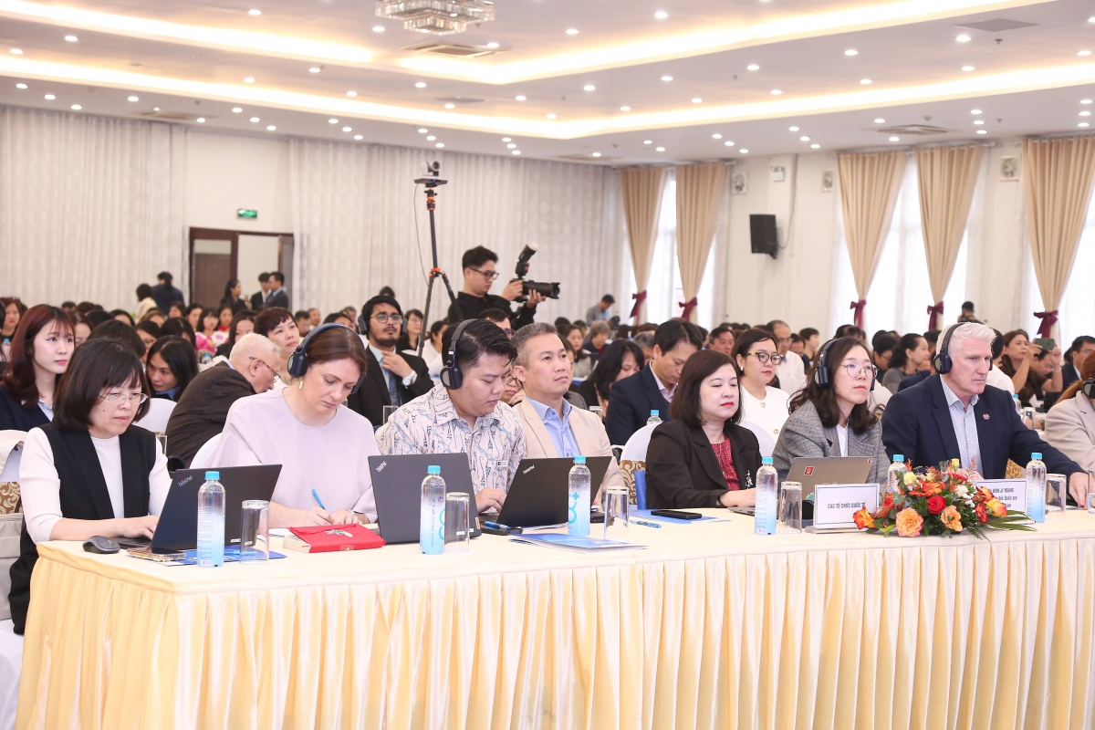 Các đại biểu dự hội thảo
 