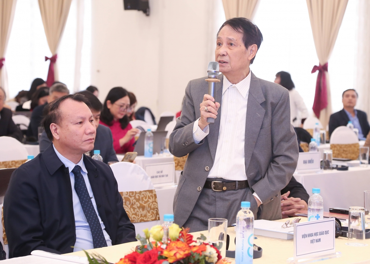 Các diễn giả trả lời thảo luận tại hội thảo