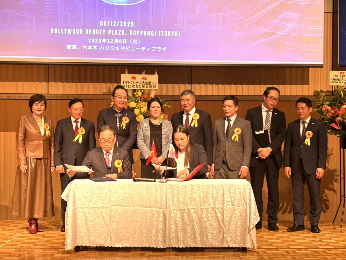 Ký kết hợp tác giữa VJBA và Học viện May Ushiyama (ảnh VOV Tokyo)