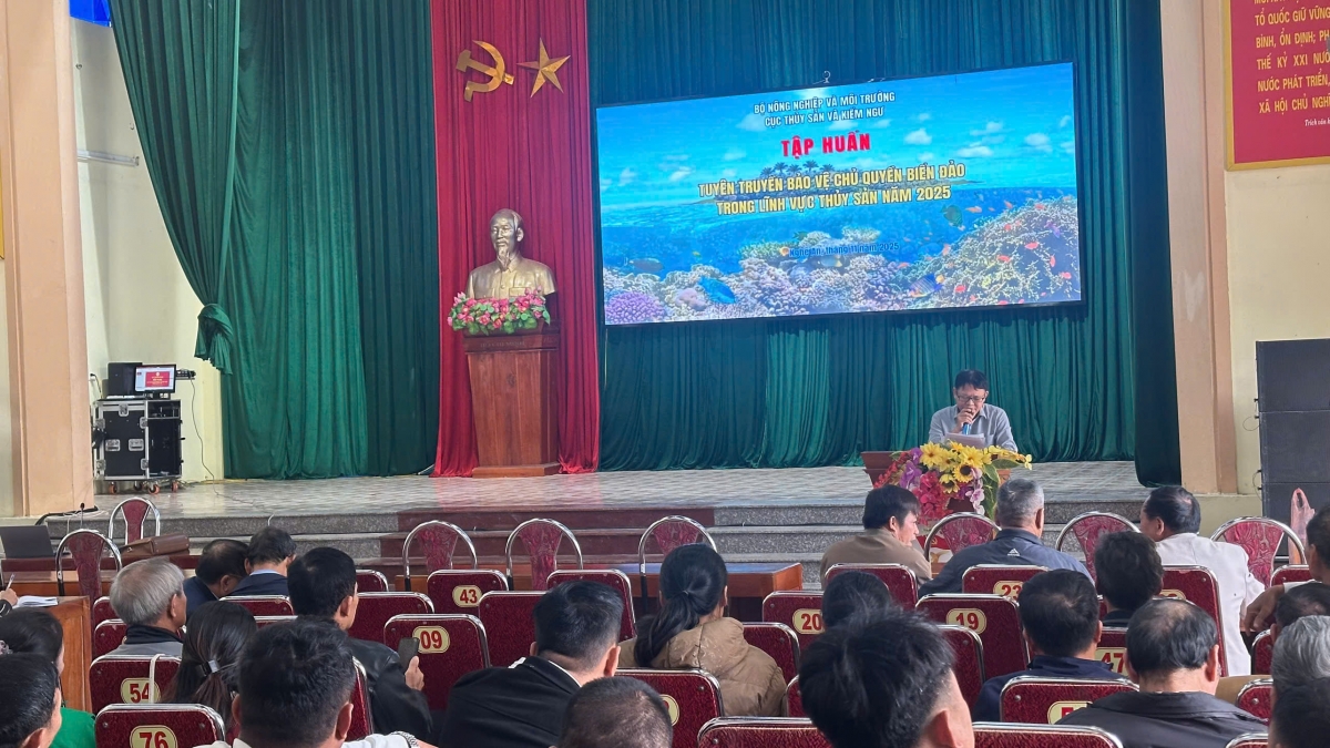 Tổ chức lớp tập huấn tuyên truyền bảo vệ chủ quyền biển đảo lĩnh vực thuỷ sản cho ngư dân tại Nghệ An