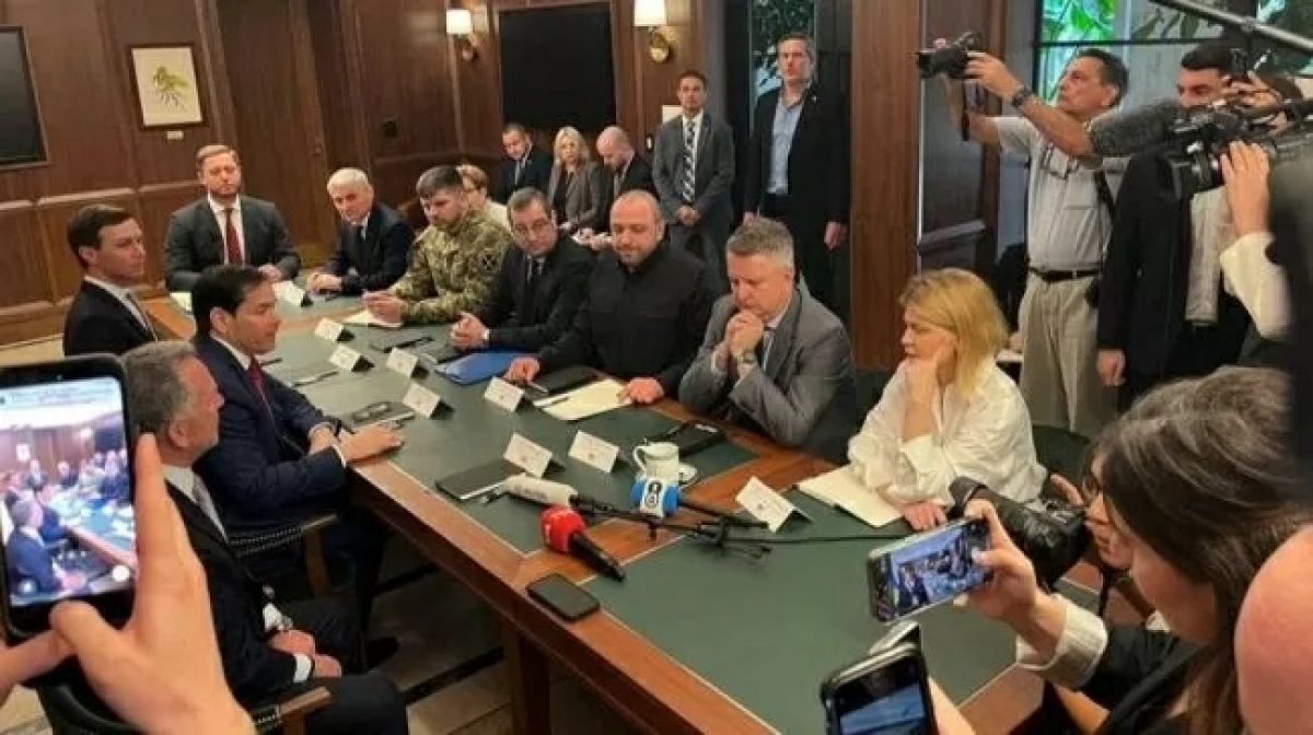 Phái đoàn Ukraine đàm phán với các quan chức Mỹ về kế hoạch hòa bình trong ngày 30/11. (Nguồn: Time. UA)