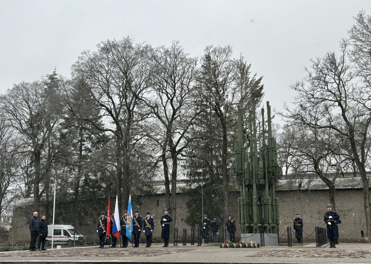 Tham dự buổi lễ có Thống đốc tỉnh Pskov Vedernikov Mikhail, lãnh đạo tỉnh Pskov...,