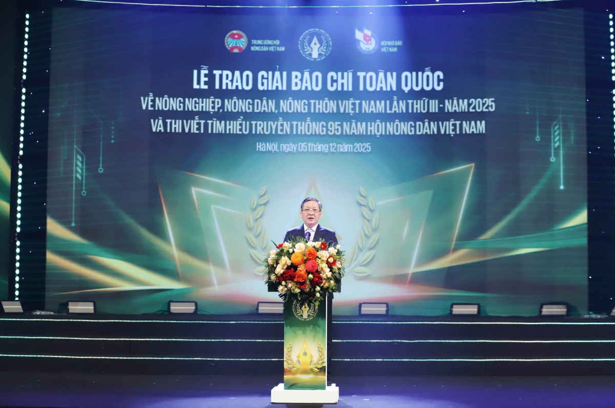 Ông Lương Quốc Đoàn, Chủ tịch Hội Nông dân Việt Nam phát biểu ý kiến tại buổi lễ