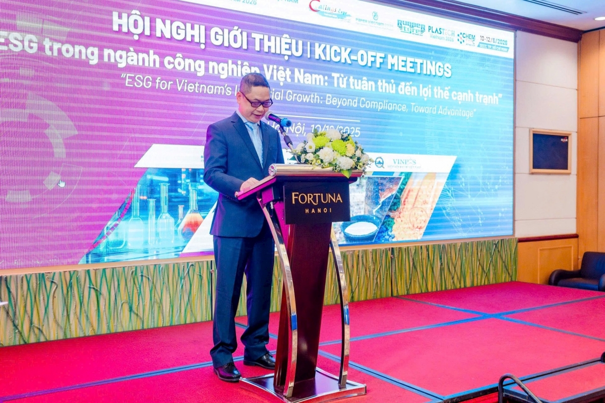 Ông Nguyễn Bá Vinh, Giám đốc Công ty Triển lãm Minh Vi (VEAS) phát biểu tại hội nghị