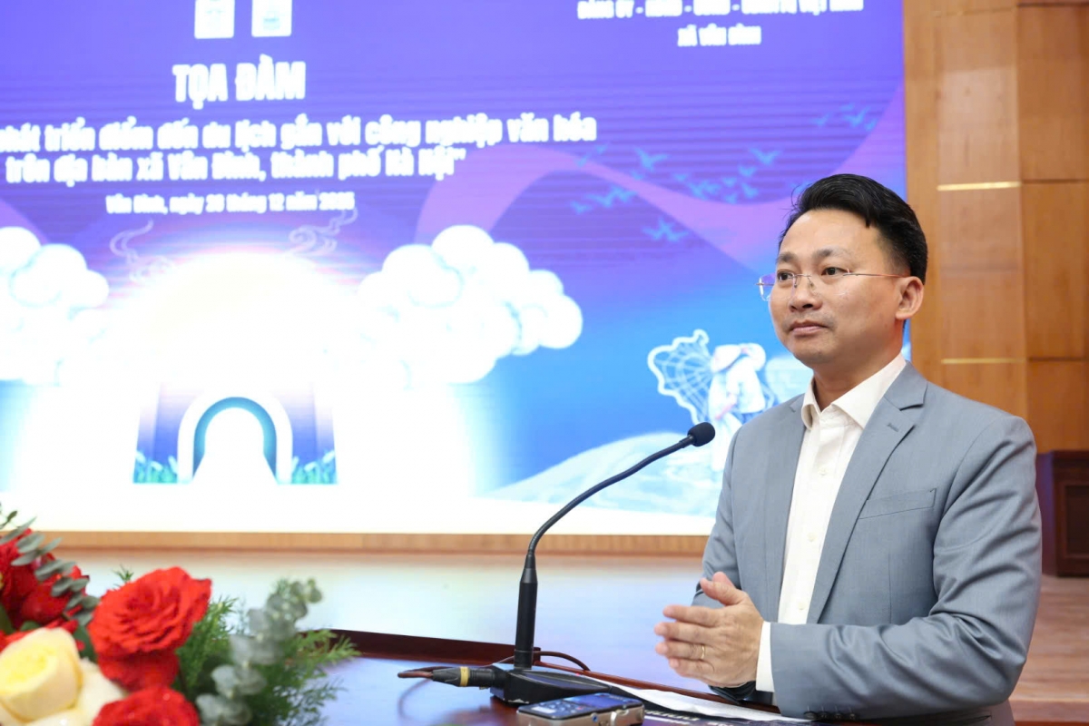 Ông Trần Trung Hiếu - Phó Giám đốc Sở Du lịch Hà Nội phát biểu khai mạc Tọa đàm