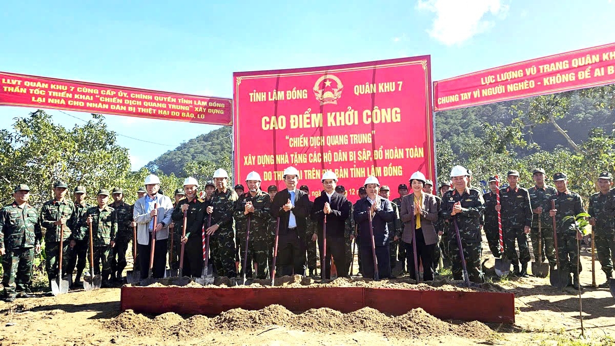 Phó Thủ tướng Chính phủ Bùi Thanh Sơn dự khởi công xây nhà mới “Chiến dịch Quang Trung” tại xã D’Ran, tỉnh Lâm Đồng.