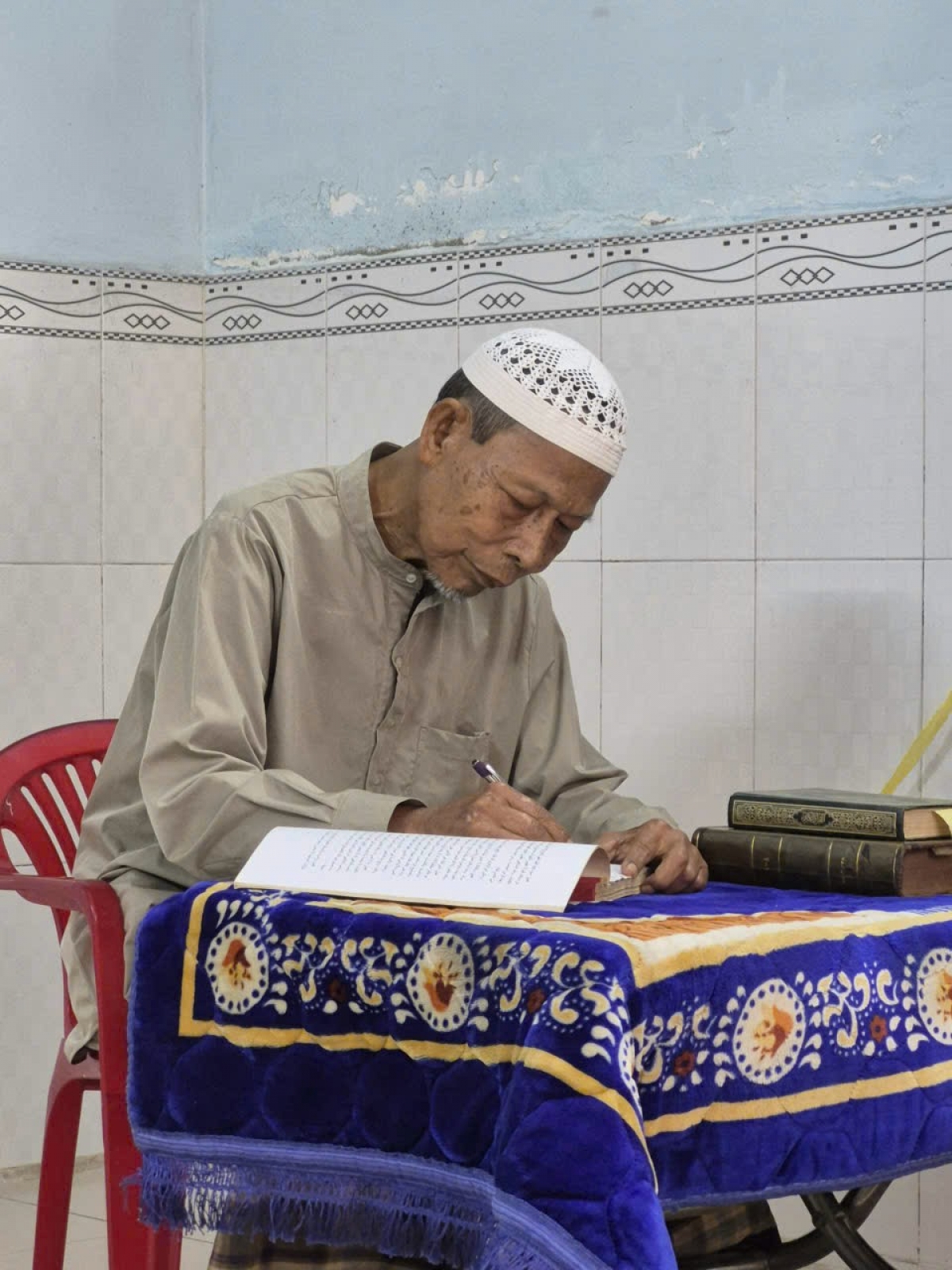 Ông Hiji Muhamad, Phó Trưởng ban Quản trị (Phó Giáo cả) Thánh đường Niamah