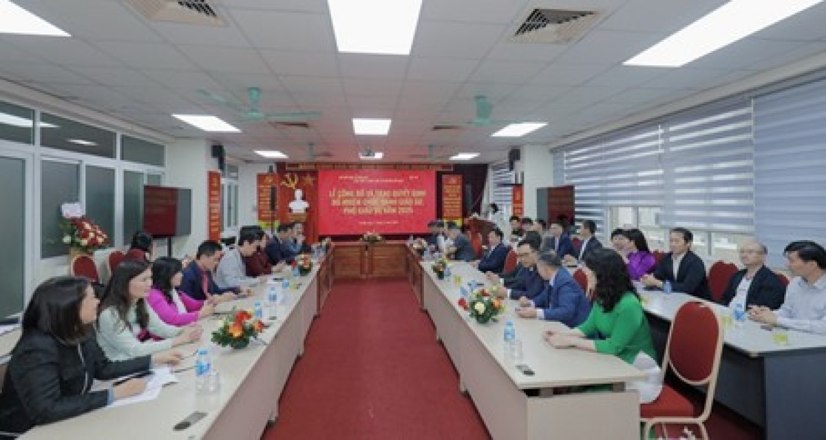 Toàn cảnh Lễ công bố và trao quyết định bổ nhiệm chức danh giáo sư, phó giáo sư năm 2025.