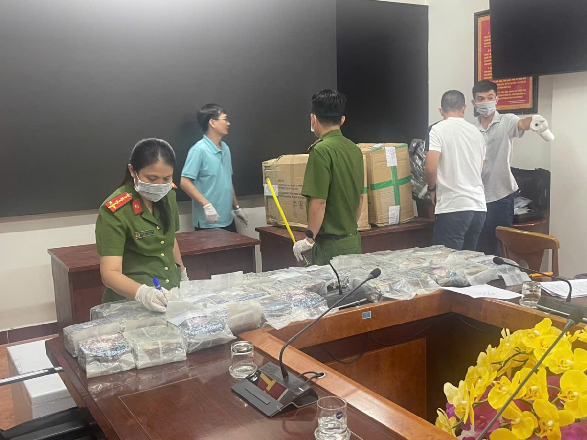 Riêng 2 kho hàng tại TP.HCM, lực lượng chức năng đã thu giữ gần 150kg ma tuý tổng hợp. (Ảnh: BCA)