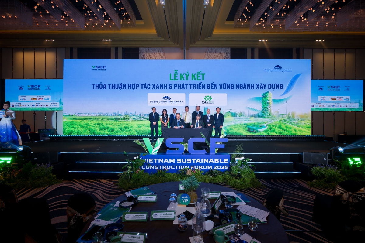 Các đại biểu tại buổi ký kết