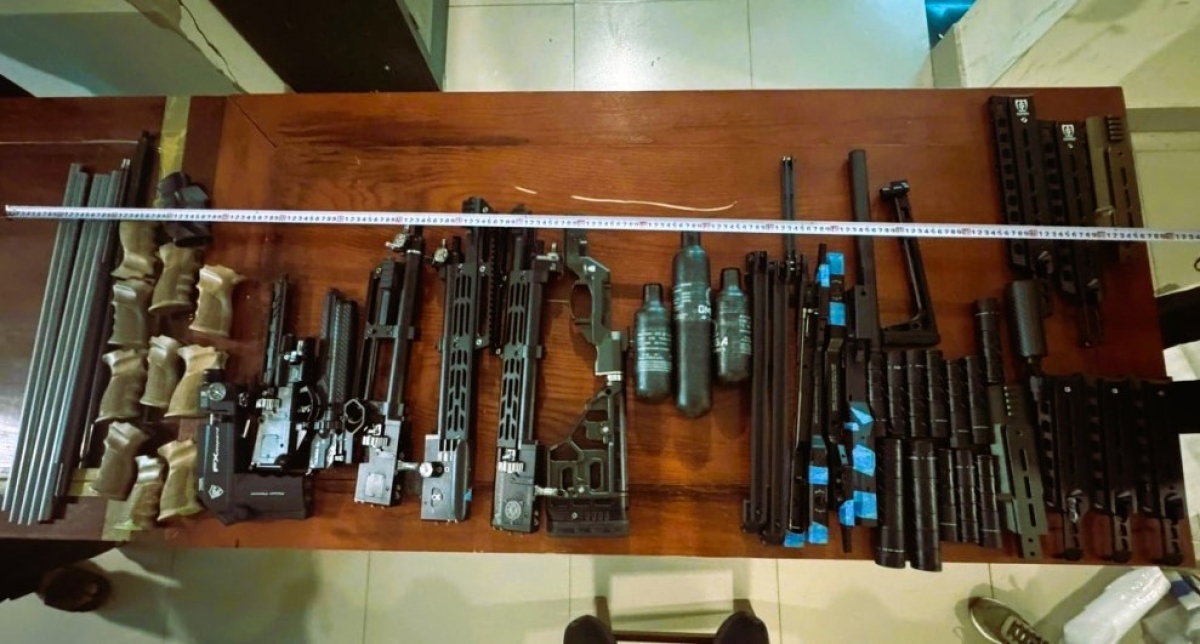 Số lượng lớn linh kiện nghi dùng lắp ráp súng - Ảnh Công an Quảng Trị