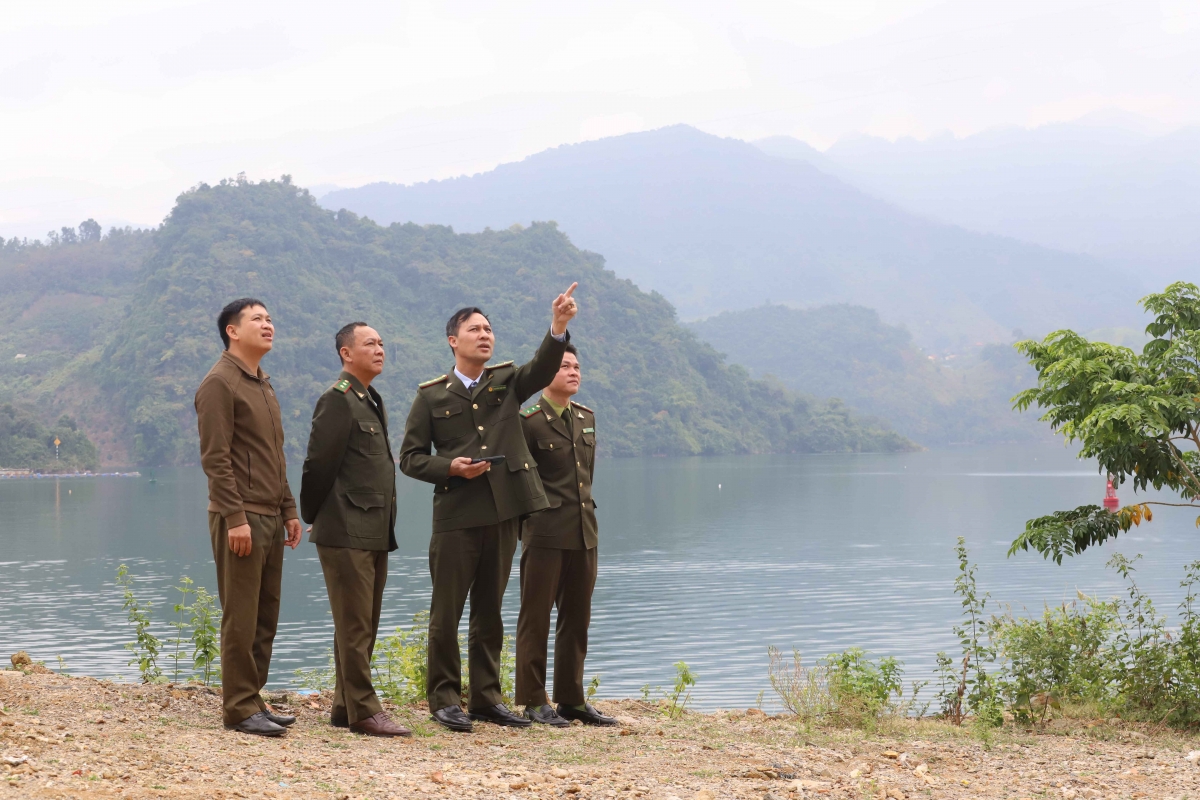 Ngay cả ở những địa hình hiểm trở, không thể tuần tra bằng đường bộ cũng có thể cập nhật tình trạng rừng qua flycam, drone...