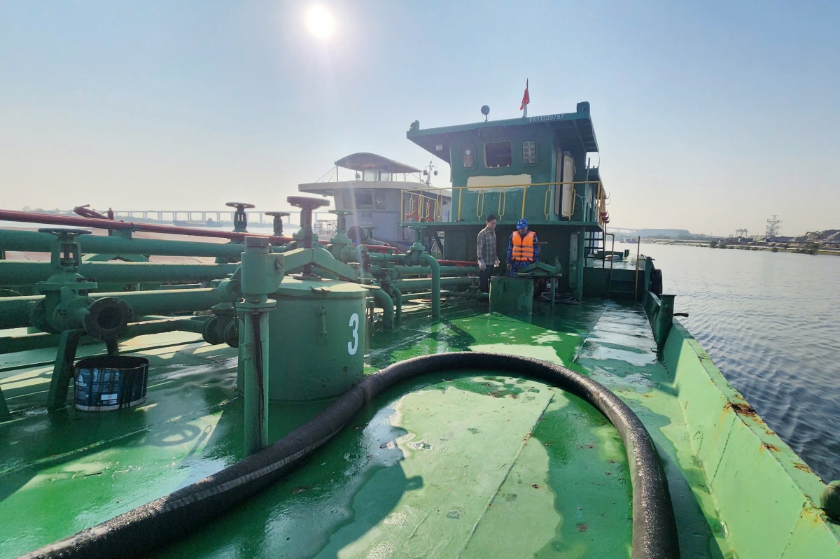 Tàu chở 15.000kg dầu FO không rõ nguồn gốc bị lực lượng chức năng tạm giữ