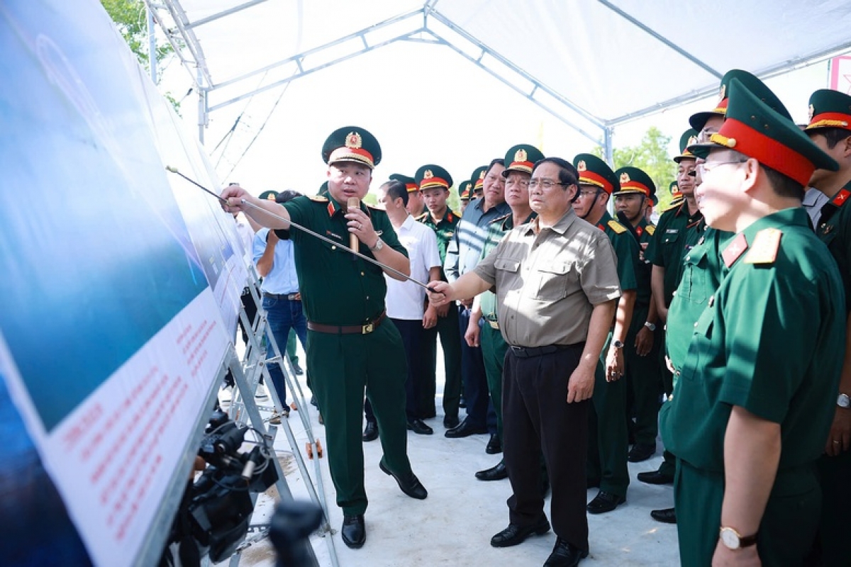 Thủ tướng nghe các đơn vị báo cáo