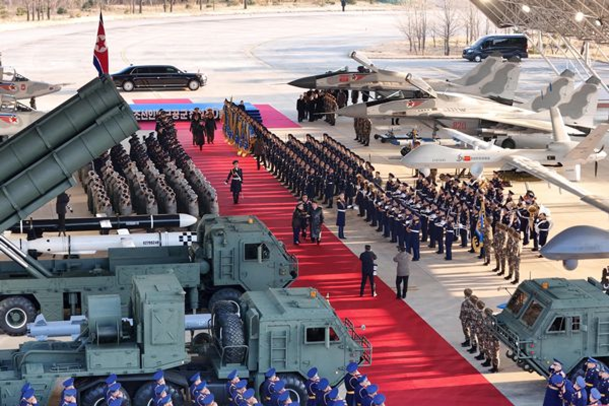 Toàn cảnh Lễ kỷ niệm 80 năm thành lập lực lượng không quân Triều Tiên (nguồn Yonhap News)