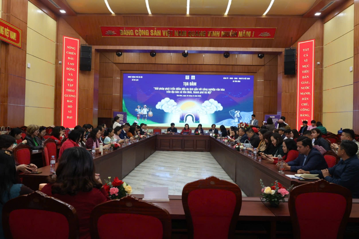 Toàn cảnh Tọa đàm “Giải pháp phát triển điểm đến du lịch gắn với công nghiệp văn hóa trên địa bàn xã Vân Đình, thành phố Hà Nội”