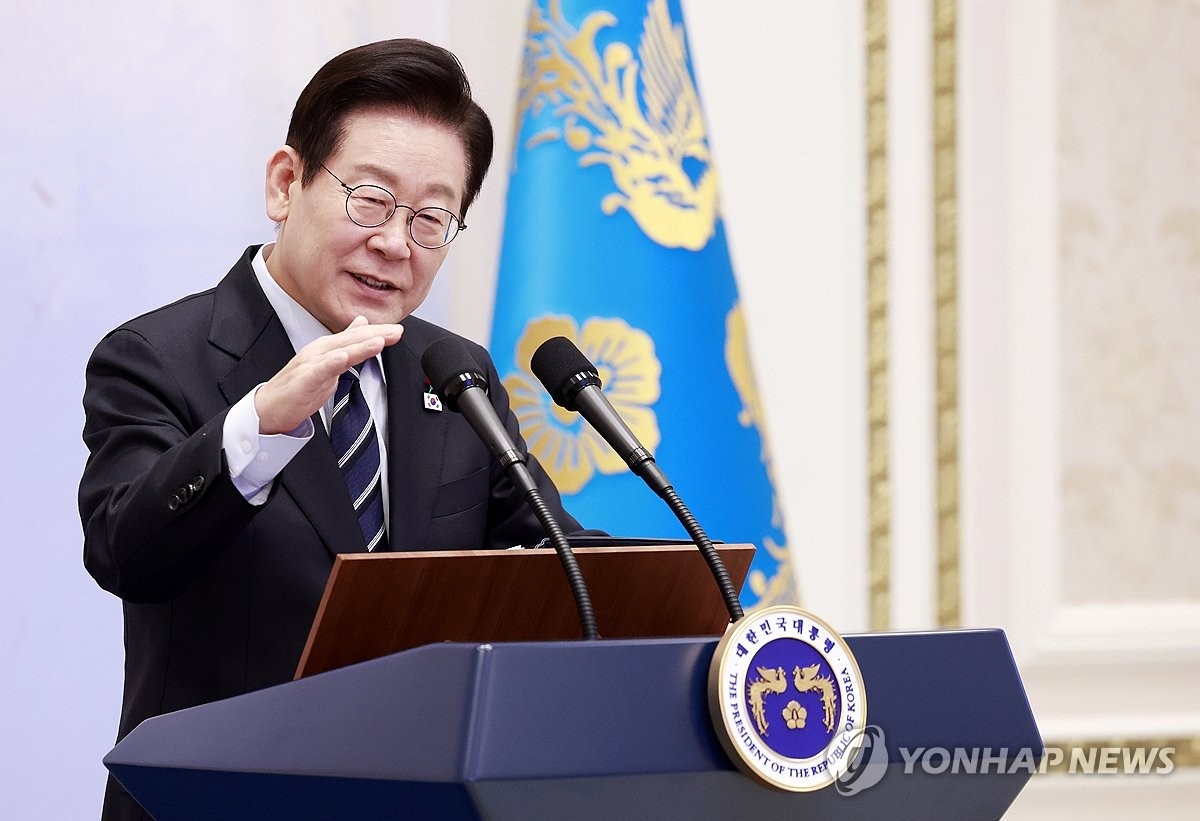 Tổng thống Lee Jae Myung đứng thứ 3 về tỷ lệ ủng hộ trong số các đời Tổng thống Hàn Quốc (ảnh Yonhap News)