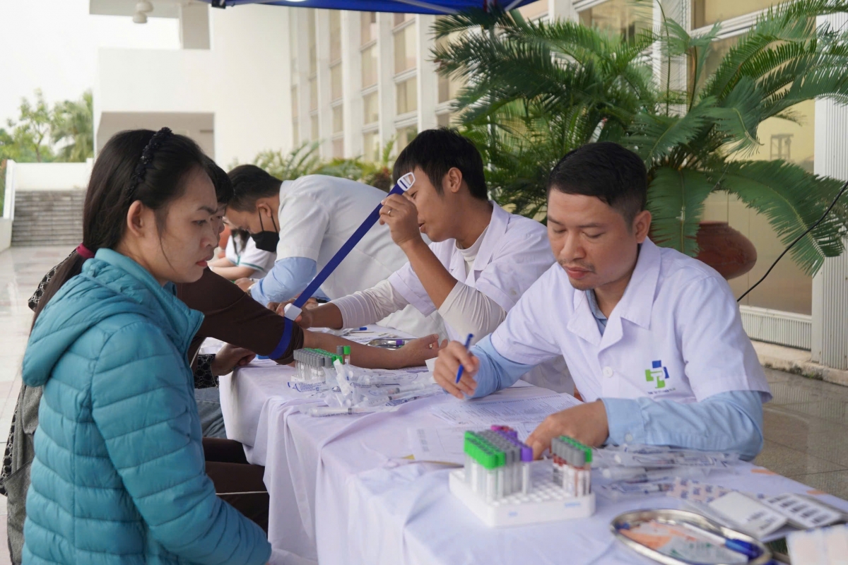 tu_dau_nam_2025_den_nay_lien_doan_lao_dong_hai_phong_da_to_chuc_15_dot_hien_mau_voi_gan_5.000_nguoi_dang_ky_thu_duoc_hon_4.000_don_vi_mau.jpg