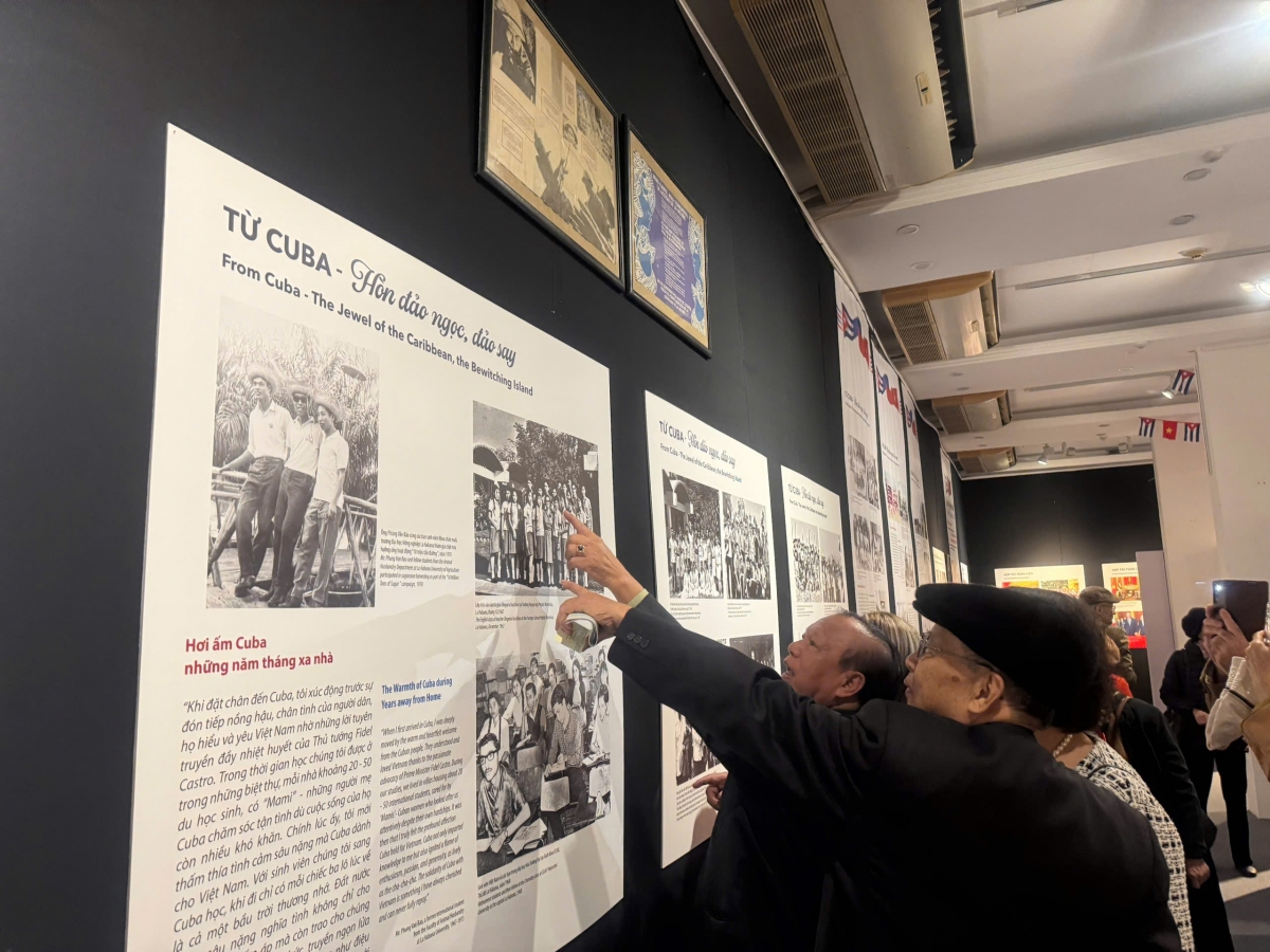 Cuộc gặp gỡ giữa các cựu học sinh từng học tập tại Cuba