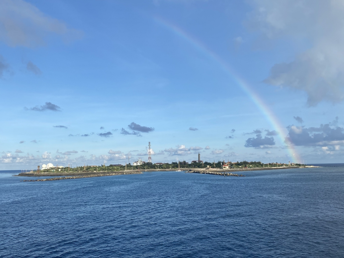 Cầu vồng ở đảo Song Tử Tây