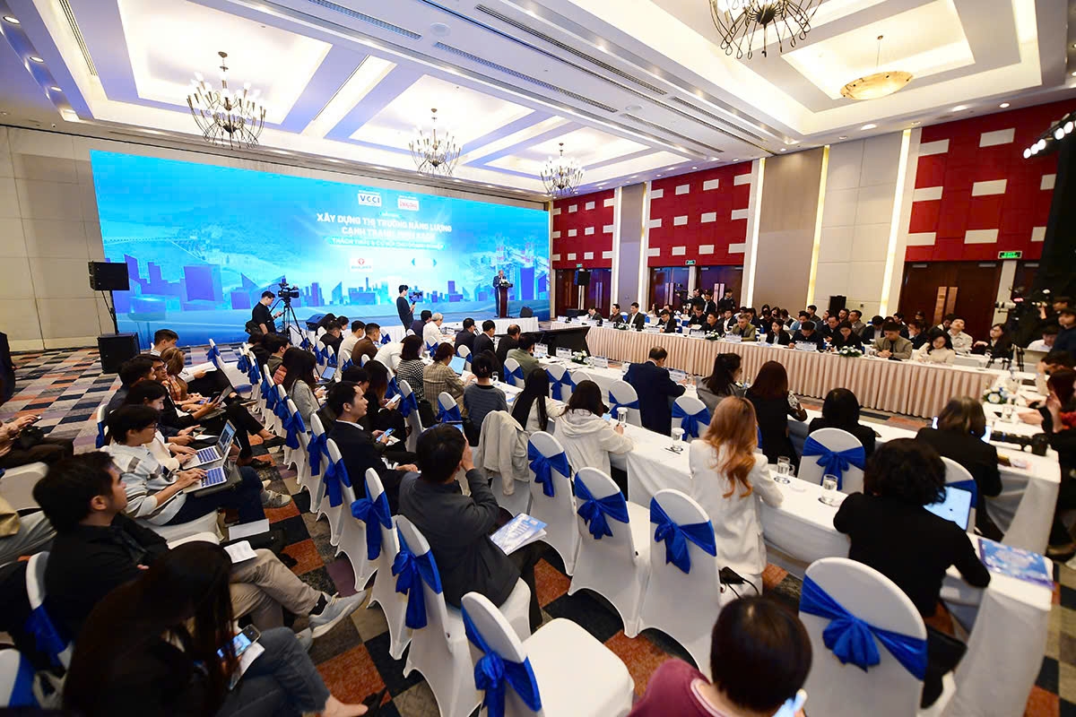 Các đại biểu tham dự diễn đàn