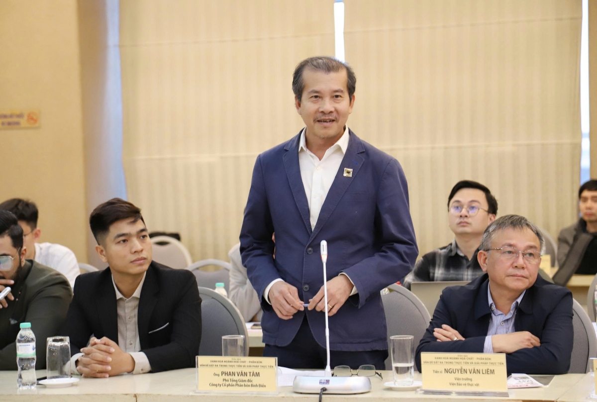 Ông Phan Văn Tâm, Phó Tổng giám đốc Công ty cổ phần phân bón Bình Điền nêu ý kiến tại diễn đàn