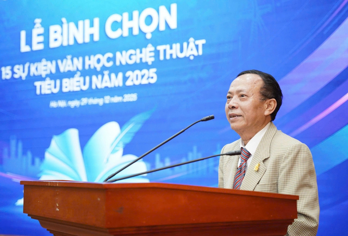 Nhà văn, nhà báo Hoàng Dự - Tổng Biên tập Thời báo Văn học Nghệ thuật phát biểu tại sự kiện