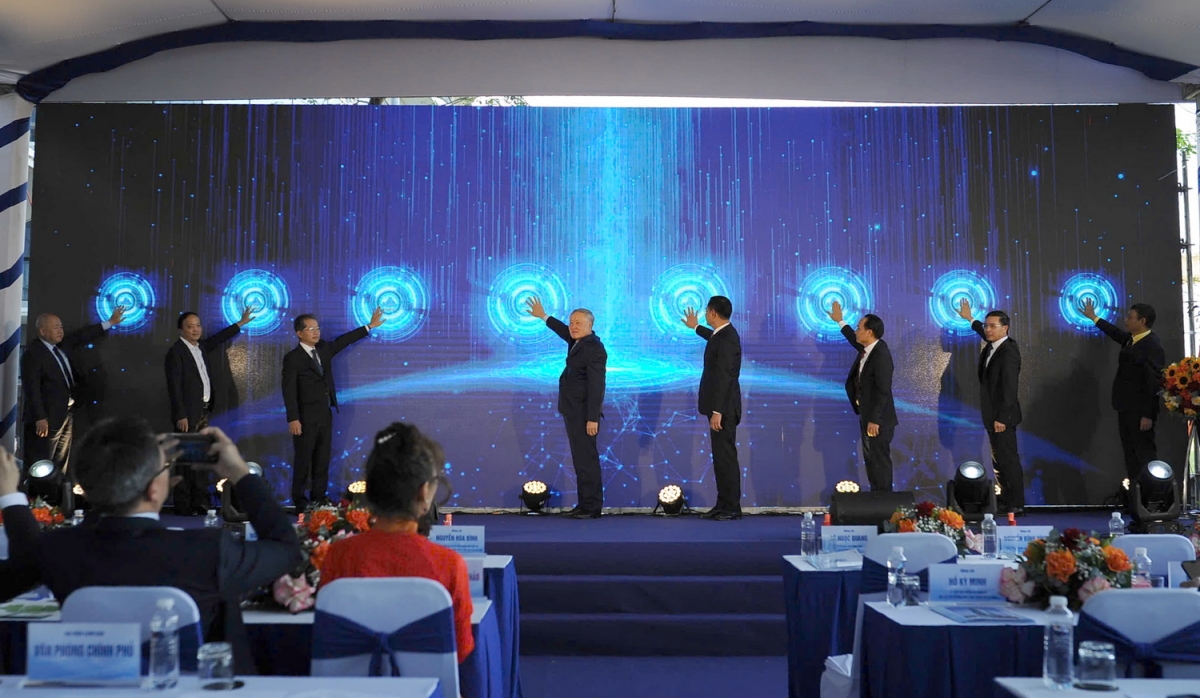 Ấn nút vận hành Cổng Thông tin điện tử Trung tâm Tài chính quốc tế Việt Nam