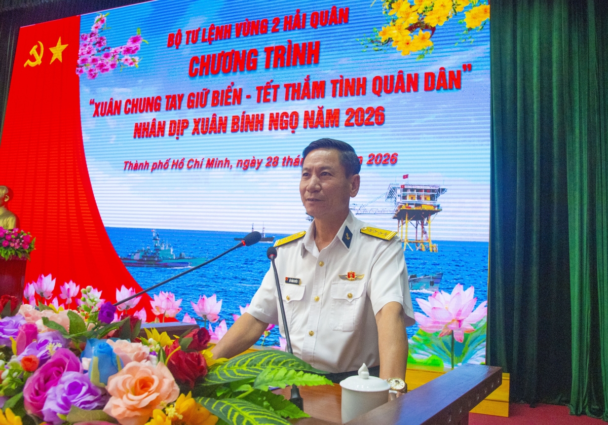 Đại tá Đỗ Hồng Duyên, Phó Chính ủy Vùng 2 Hải quân phát biểu trong Chương trình