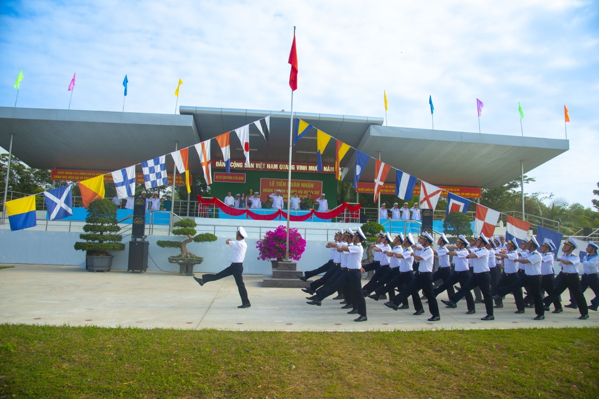 Quang cảnh diễu duyệt đội ngũ