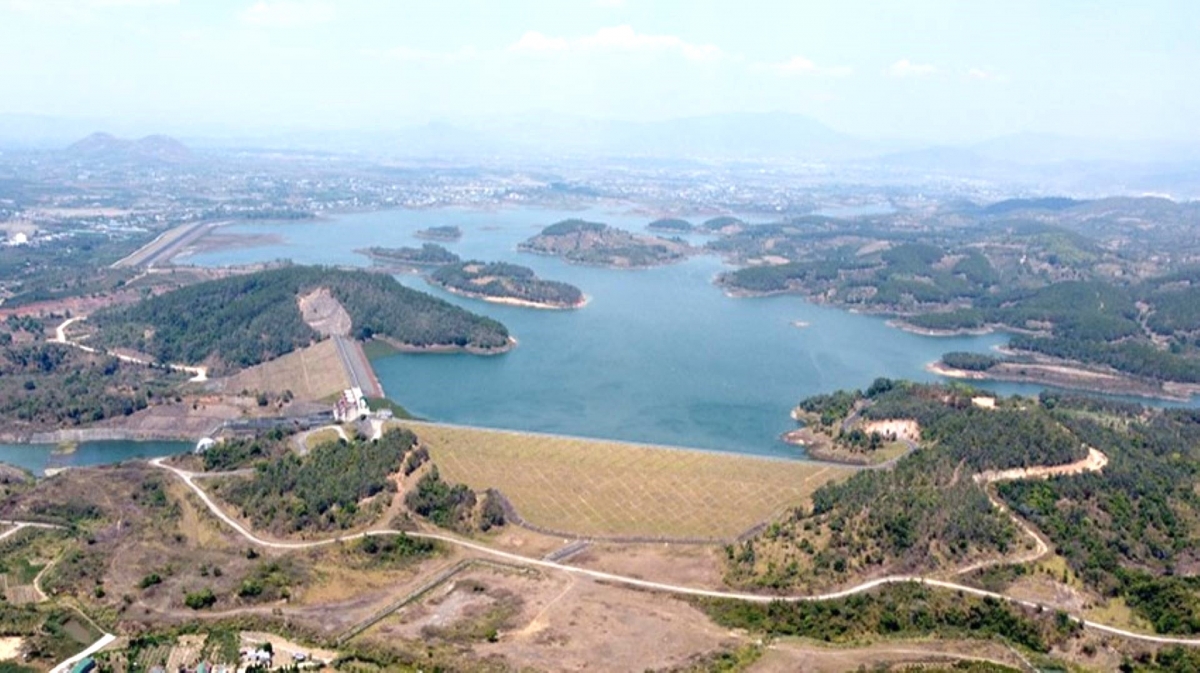 Toàn cảnh hồ Đại Ninh và khu vực dự án Khu đô thị thương mại, du lịch, nghỉ dưỡng sinh thái Đại Ninh