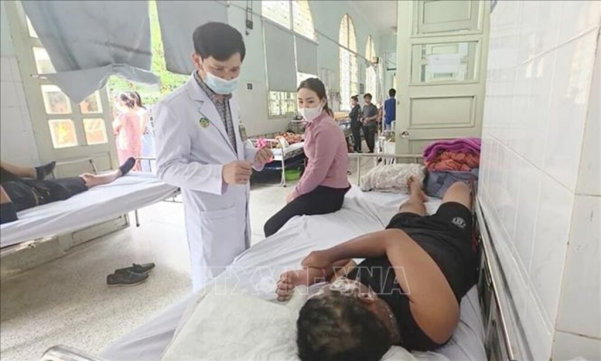 Bệnh nhi bỏng nặng do đốt pháo đang điều trị tại Bệnh viện Nhi đồng 2 Thành phố Hồ Chí Minh. Ảnh: TTXVN