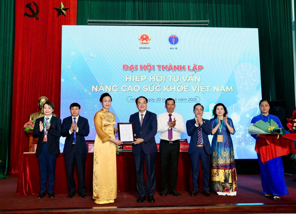 PGS.TS Phạm Thanh Bình có nhiều đóng góp cho công tác chăm sóc, bảo vệ sức khoẻ người dân thông qua các hoạt động của Hiệp hội Tư vấn Nâng cao sức khoẻ Việt Nam