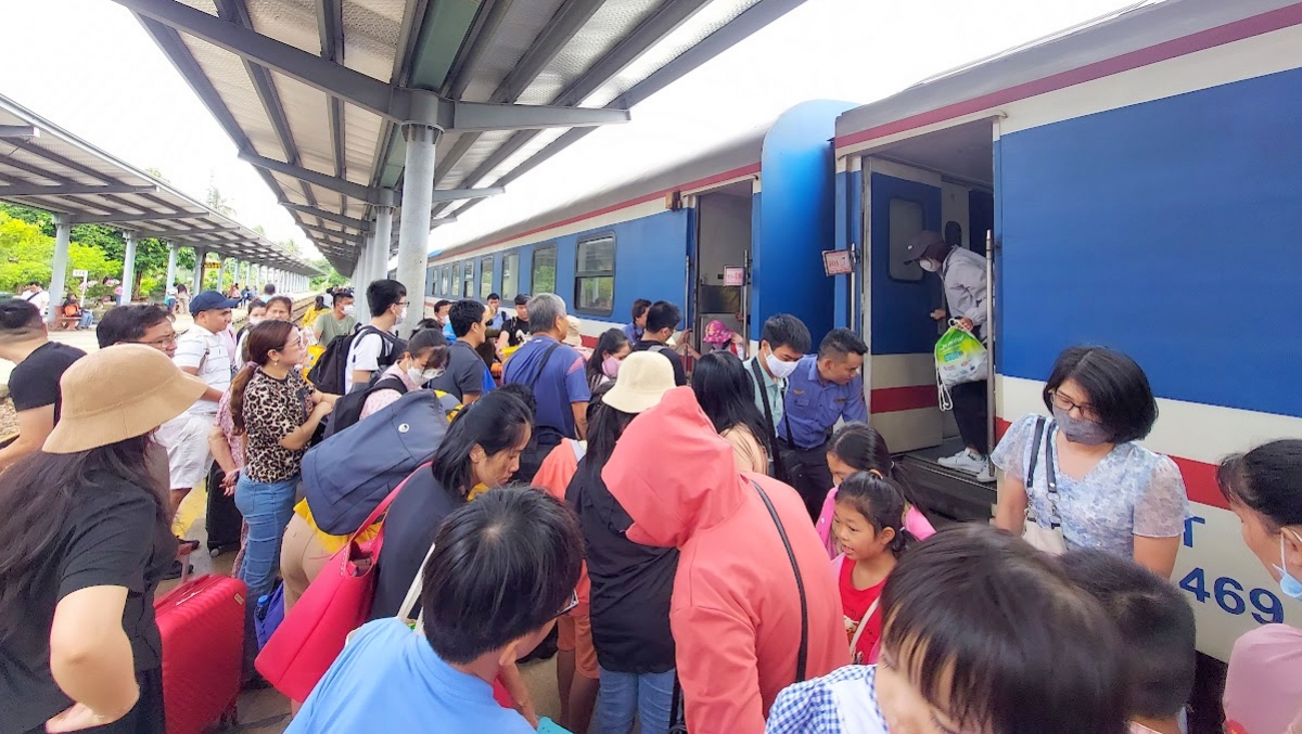 Hiện nay vé đi các tỉnh thành miền Trung, Tây Nguyên dịp cao điểm Tết đã hết