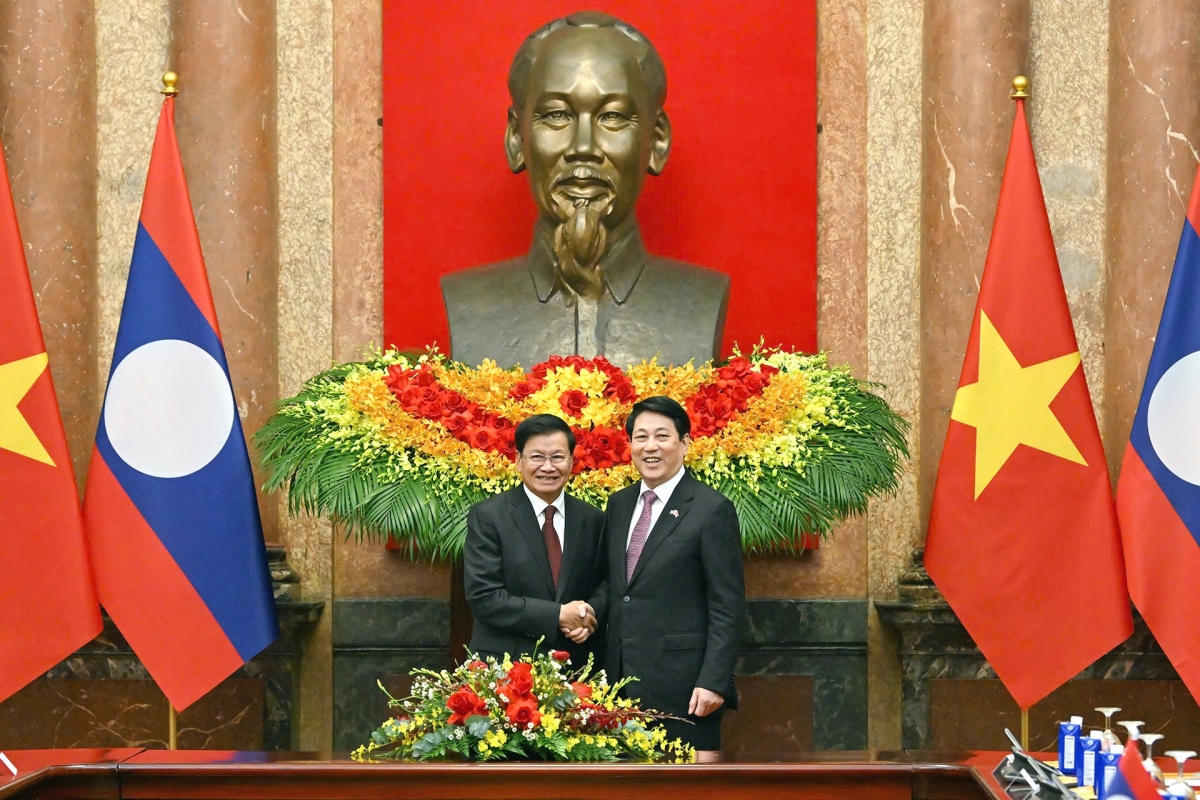 Chủ tịch nước Lương Cường và Tổng Bí thư, Chủ tịch nước Lào Thongloun Sisoulith